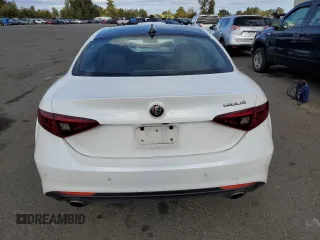 2017 Alfa Romeo Giulia Ti z VIN ZARFAECN2H7543175, wystawiony jako Copart lot #75932224 z przebiegiem 77 579 mil mil oraz Szkody całkowita. Historia ofert i sprzedaży dostępna na DreamBid. Obrazek 6.