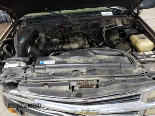 1995 Chevrolet Silverado 3500 z VIN 1GCHK33F2SF002296, wystawiony jako Copart lot #81612483 z przebiegiem 269 032 mil mil oraz Szkoda całkowita • Salvage title. Historia ofert i sprzedaży dostępna na DreamBid. Obrazek 12.