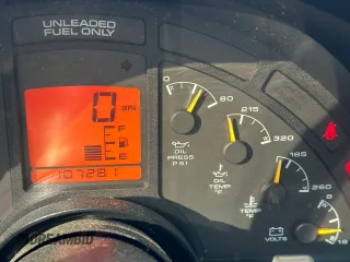 1994 Chevrolet Corvette z VIN 1G1YY22P4R5108017, wystawiony jako Copart lot #55400565 z przebiegiem 107 281 mil mil oraz Tytuł czysty. Historia ofert i sprzedaży dostępna na DreamBid. Obrazek 8.