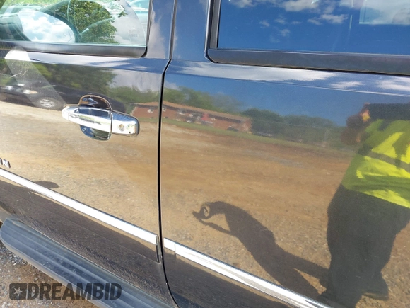 2011 Chevrolet Suburban LTZ with VIN 1GNSKKE38BR359006, listed as a IAAI auction lot 42183589 with 162,154 mi miles and . Bid and sale history available at DreamBid. Image 12.