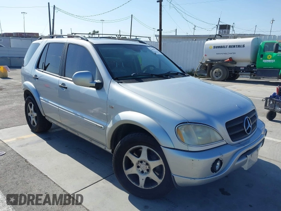 2001 Mercedes-Benz M 320/430/500 z VIN 4JGAB72E21A253005, wystawiony jako IAAI lot #42337921 z przebiegiem 171 529 mil mil oraz . Historia ofert i sprzedaży dostępna na DreamBid. Obrazek 1.