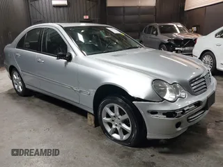 2007 Mercedes-Benz C 280 Luxury z VIN WDBRF92H07F912730, wystawiony jako IAAI lot #42359196 z przebiegiem 138 429 mil mil oraz . Historia ofert i sprzedaży dostępna na DreamBid. Obrazek 6.