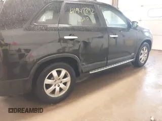 2012 Kia Sorento LX with VIN 5XYKTDA22CG283040, listed as a IAAI auction lot 41948892 with 266,330 mi miles. Bid and sale history available at carsss.com. Image 6.