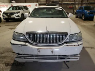 2007 Lincoln Town Car Signature с VIN 1LNHM81V97Y631594, выставлен на аукционе Copart как лот 54314315 с пробегом 293 930 миль миль и Списание • Salvage title. История ставок и продаж доступна на DreamBid. Изображение 5.