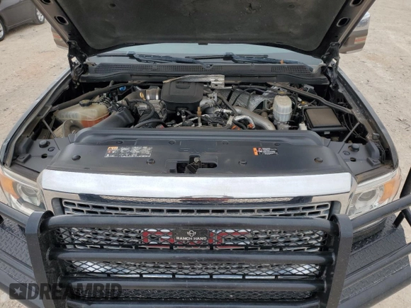 2015 GMC Sierra 3500HD Denali z VIN 1GT424E80FF506967, wystawiony jako Copart lot #49715055 z przebiegiem 191 033 mil mil oraz Czysty tytuł • Clean title. Historia ofert i sprzedaży dostępna na DreamBid. Obrazek 11.