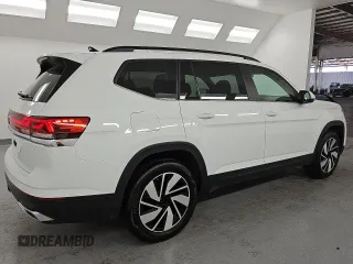 2024 Volkswagen Atlas SE with VIN 1V2WR2CA0RC536554, listed as a Copart auction lot 61272315 with 41,506 mi miles and Clean title. Bid and sale history available at DreamBid. Image 3.