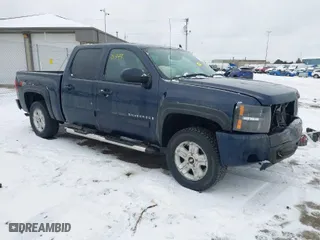 2007 Chevrolet Silverado 1500 LT w/1LT with VIN 3GCEK13367G527073, listed as a IAAI auction lot 41481444 with 169,642 mi miles. Bid and sale history available at carsss.com. Image 1.