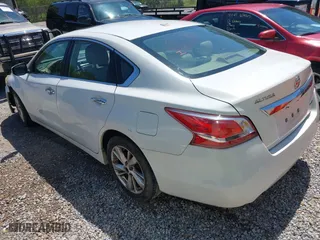 2013 Nissan Altima 2.5 SL with VIN 1N4AL3AP2DN400827, listed as a IAAI auction lot 41982578 with 277,419 mi miles. Bid and sale history available at carsss.com. Image 3.