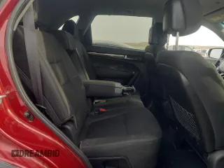 2014 Kia Sorento LX z VIN 5XYKTDA64EG519872, wystawiony jako Copart lot #51453065 z przebiegiem 145 868 mil mil oraz Czysty tytuł • Clean title. Historia ofert i sprzedaży dostępna na DreamBid. Obrazek 10.