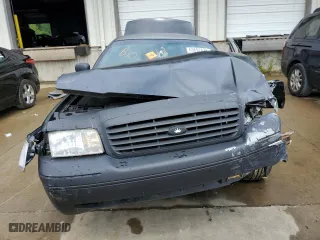 2000 Ford Crown Victoria with VIN 2FAFP73W9YX211814, listed as a Copart auction lot 83320894 with 199,484 mi miles and Non Repairable. Bid and sale history available at carsss.com. Image 5.