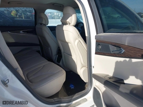 2019 Lincoln Nautilus Select with VIN 2LMPJ8K90KBL11080, listed as a IAAI auction lot 41358976 with 46,390 mi miles. Bid and sale history available at carsss.com. Image 8.