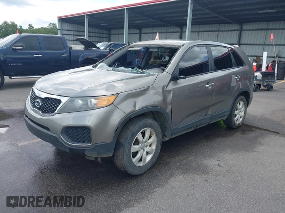 2013 Kia Sorento LX with VIN 5XYKT3A1XDG381218, listed as a IAAI auction lot 42511747 with 130,253 mi miles and . Bid and sale history available at DreamBid. Image 2.