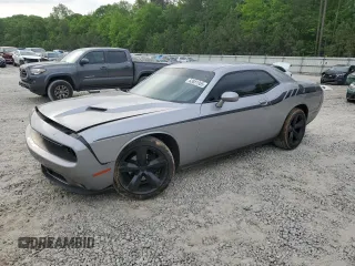 2016 Dodge Challenger SXT z VIN 2C3CDZAG0GH201084, wystawiony jako Copart lot #53881955 z przebiegiem 136 368 mil mil oraz Szkoda całkowita • Salvage title. Historia ofert i sprzedaży dostępna na DreamBid. Obrazek 1.