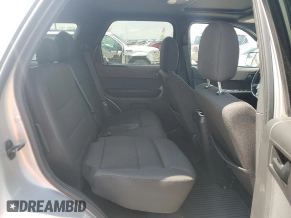 2010 Ford Escape XLT z VIN 1FMCU9D77AKC30116, wystawiony jako Copart lot #55429945 z przebiegiem 154 608 mil mil oraz Czysty tytuł • Clean title. Historia ofert i sprzedaży dostępna na DreamBid. Obrazek 11.