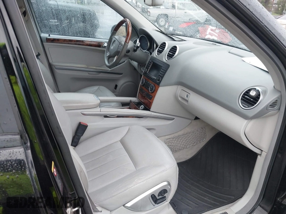2006 Mercedes-Benz M 500 z VIN 4JGBB75E66A008750, wystawiony jako IAAI lot #41504217 z przebiegiem 96 375 mil mil oraz . Historia ofert i sprzedaży dostępna na DreamBid. Obrazek 5.
