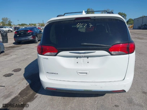 2017 Chrysler Pacifica Touring-L with VIN 2C4RC1BG9HR516082, listed as a IAAI auction lot 40524527 with NaN miles. Bid and sale history available at carsss.com. Image 16.