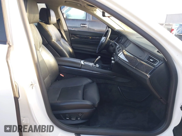 2010 BMW 7 Series 750Li с VIN WBAKB8C58ACY63604, выставлен на аукционе IAAI как лот 41986270 с пробегом 131 865 миль миль и . История ставок и продаж доступна на DreamBid. Изображение 5.