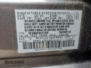 2025 Nissan Sentra SV z VIN 3N1AB8CV3SY237906, wystawiony jako Copart lot #60637065 z przebiegiem 16 937 mil mil oraz Czysty tytuł • Clean title. Historia ofert i sprzedaży dostępna na DreamBid. Obrazek 13.