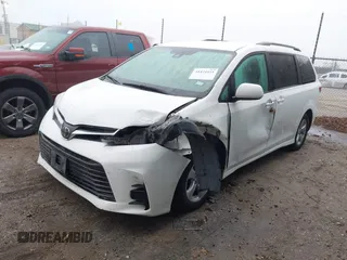 2018 Toyota Sienna LE Auto Access Seat with VIN 5TDKZ3DC6JS928592, listed as a IAAI auction lot 41421831 with 112,390 mi miles. Bid and sale history available at carsss.com. Image 17.