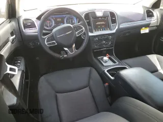 2018 Chrysler 300 Touring z VIN 2C3CCAAG4JH302012, wystawiony jako Copart lot #52806985 z przebiegiem 73 335 mil mil oraz Szkoda całkowita • Salvage title. Historia ofert i sprzedaży dostępna na DreamBid. Obrazek 8.
