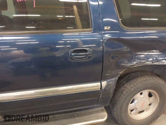 2000 GMC Yukon XL SLT with VIN 3GKFK16T3YG135321, listed as a IAAI auction lot 40952741 with 204,820 mi miles. Bid and sale history available at carsss.com. Image 12.
