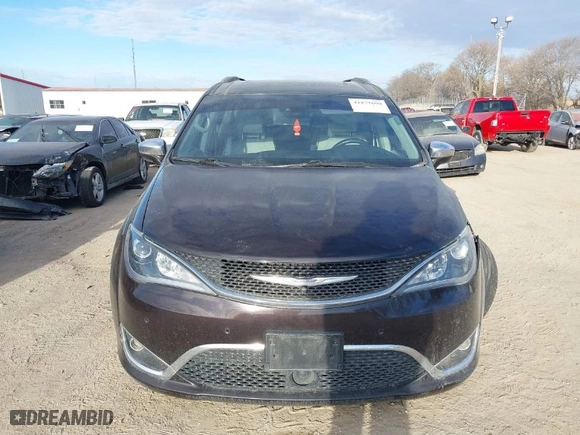 2017 Chrysler Pacifica Limited with VIN 2C4RC1GG7HR643163, listed as a IAAI auction lot 41877690 with 104,841 mi miles. Bid and sale history available at carsss.com. Image 12.