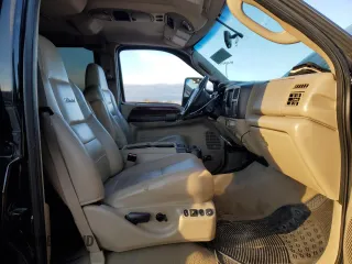 2005 Ford Excursion Limited с VIN 1FMSU43P95ED42372, выставлен на аукционе Copart как лот 41736415 с пробегом Не указан миль и Списание • Salvage title. История ставок и продаж доступна на DreamBid. Изображение 7.