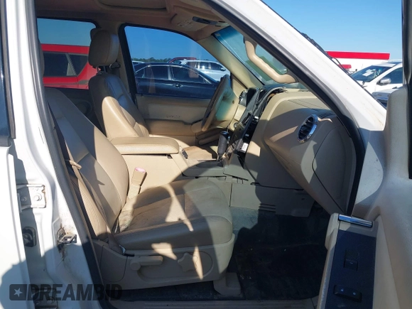 2007 Ford Explorer Sport Trac Limited z VIN 1FMEU33827UA01310, wystawiony jako IAAI lot #42180290 z przebiegiem 200 132 mil mil oraz . Historia ofert i sprzedaży dostępna na DreamBid. Obrazek 5.