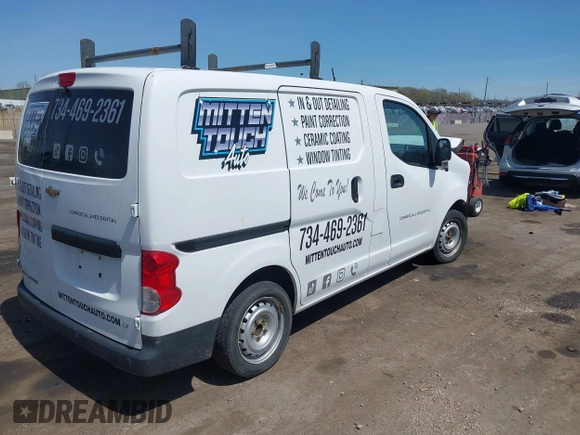 2015 Chevrolet City Express Cargo LT z VIN 3N63M0ZN8FK715445, wystawiony jako IAAI lot #42128008 z przebiegiem 130 773 mil mil oraz . Historia ofert i sprzedaży dostępna na DreamBid. Obrazek 4.