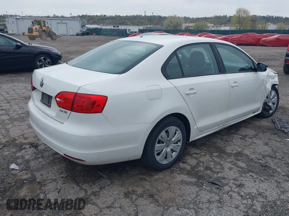 2011 Volkswagen Jetta SE z VIN 3VWDZ7AJ5BM340832, wystawiony jako IAAI lot #42043070 z przebiegiem 113 790 mil mil oraz . Historia ofert i sprzedaży dostępna na DreamBid. Obrazek 4.