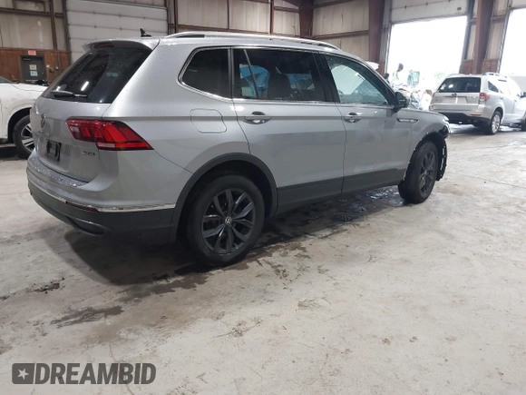 2024 Volkswagen Tiguan SE with VIN 3VVMB7AX8RM084483, listed as a IAAI auction lot 42452619 with 14,618 mi miles and . Bid and sale history available at DreamBid. Image 4.