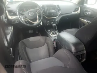 2017 Jeep Cherokee Latitude z VIN 1C4PJMCB3HW605851, wystawiony jako Copart lot #56299845 z przebiegiem 119 696 mil mil oraz Szkody całkowita. Historia ofert i sprzedaży dostępna na DreamBid. Obrazek 8.