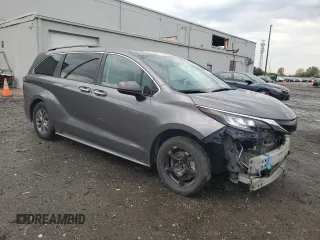2021 Toyota Sienna XLE z VIN 5TDJRKEC7MS049563, wystawiony jako Copart lot #53114495 z przebiegiem 130 357 mil mil oraz Szkoda całkowita • Salvage title. Historia ofert i sprzedaży dostępna na DreamBid. Obrazek 4.