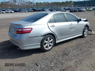 2008 Toyota Camry LE z VIN 4T1BE46K98U764634, wystawiony jako IAAI lot #39122102 z przebiegiem 143 861 mil mil oraz . Historia ofert i sprzedaży dostępna na DreamBid. Obrazek 4.