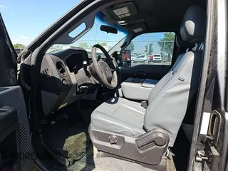 2015 Ford F-250 XLT z VIN 1FT7X2B61FEC57669, wystawiony jako IAAI lot #42466502 z przebiegiem 141 252 mil mil oraz . Historia ofert i sprzedaży dostępna na DreamBid. Obrazek 32.