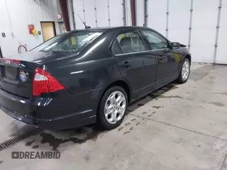 2010 Ford Fusion SE z VIN 3FAHP0HA5AR376700, wystawiony jako IAAI lot #42260240 z przebiegiem 98 509 mil mil oraz . Historia ofert i sprzedaży dostępna na DreamBid. Obrazek 4.