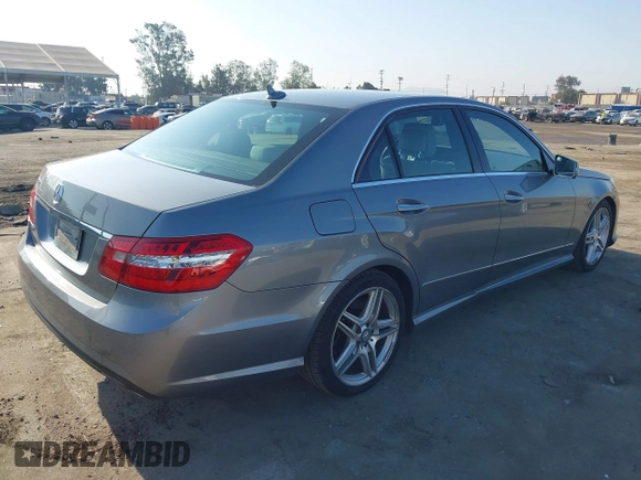 2013 Mercedes-Benz E 350 Luxury z VIN WDDHF5KB0DA745639, wystawiony jako IAAI lot #42407026 z przebiegiem 305 400 mil mil oraz . Historia ofert i sprzedaży dostępna na DreamBid. Obrazek 4.