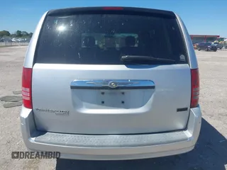 2008 Chrysler Town & Country LX with VIN 2A8HR44H08R696935, listed as a IAAI auction lot 41679669 with 92,276 mi miles. Bid and sale history available at carsss.com. Image 16.