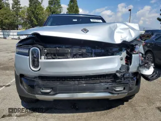 2025 Rivian R1S Adventure z VIN 7PDSGBBA2SN052590, wystawiony jako Copart lot #48431075 z przebiegiem 11 065 mil mil oraz Szkody całkowita. Historia ofert i sprzedaży dostępna na DreamBid. Obrazek 5.