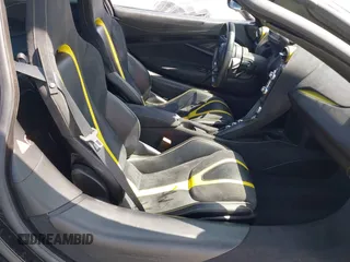 2018 McLaren 720S z VIN SBM14DCA9JW001142, wystawiony jako IAAI lot #42370707 z przebiegiem 15 654 mil mil oraz . Historia ofert i sprzedaży dostępna na DreamBid. Obrazek 8.