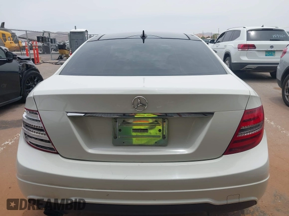 2012 Mercedes-Benz C 250 с VIN WDDGJ4HB0CF848914, выставлен на аукционе IAAI как лот 42360885 с пробегом 171 456 миль миль и . История ставок и продаж доступна на DreamBid. Изображение 17.