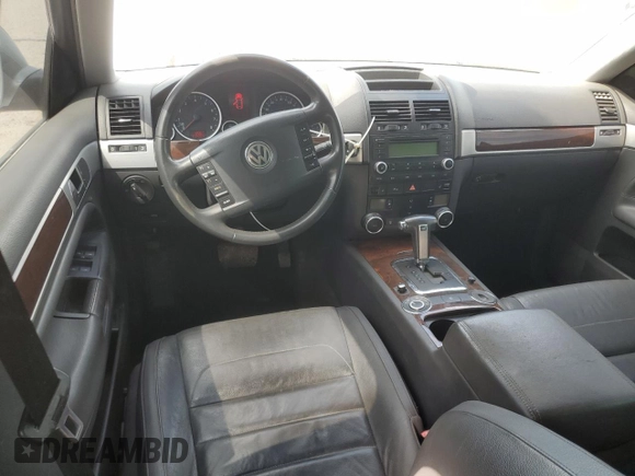 2008 Volkswagen Touareg V6 z VIN WVGBE77L98D003580, wystawiony jako Copart lot #52444235 z przebiegiem 150 876 mil mil oraz Szkoda całkowita • Salvage title. Historia ofert i sprzedaży dostępna na DreamBid. Obrazek 8.