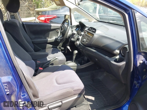 2013 Honda Fit Sport with VIN JHMGE8H57DC067048, listed as a IAAI auction lot 41939330 with 111,368 mi miles. Bid and sale history available at carsss.com. Image 5.