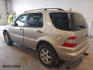 2005 Mercedes-Benz M-Class 5.0L with VIN 4JGAB75E05A525942, listed as a IAAI auction lot 42012823 with 176,682 mi miles. Bid and sale history available at carsss.com. Image 3.
