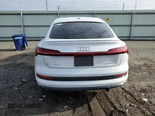 2021 Audi e-tron Sportback S line Premium Plus z VIN WA12AAGEXMB013582, wystawiony jako Copart lot #69440302 z przebiegiem 17 876 mil mil oraz . Historia ofert i sprzedaży dostępna na DreamBid. Obrazek 6.