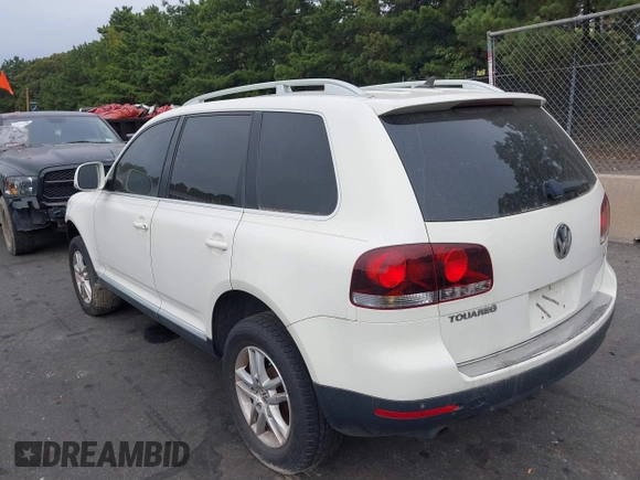 2008 Volkswagen Touareg V6 with VIN WVGBE77L38D019421, listed as a IAAI auction lot 40370604 with Not Provided miles and . Bid and sale history available at DreamBid. Image 3.