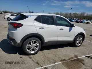 2023 Buick Encore GX Preferred z VIN KL4MMBS20PB023089, wystawiony jako Copart lot #52023105 z przebiegiem 59 065 mil mil oraz Szkoda całkowita • Salvage title. Historia ofert i sprzedaży dostępna na DreamBid. Obrazek 3.