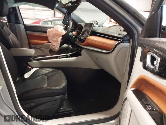 2024 Jeep Compass Limited z VIN 3C4NJDCN3RT578093, wystawiony jako IAAI lot #41567303 z przebiegiem 2 255 mil mil oraz . Historia ofert i sprzedaży dostępna na DreamBid. Obrazek 5.