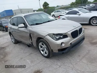 2014 BMW X1 sDrive28i z VIN WBAVM1C55EVW55799, wystawiony jako IAAI lot #42444594 z przebiegiem 143 742 mil mil oraz . Historia ofert i sprzedaży dostępna na DreamBid. Obrazek 1.