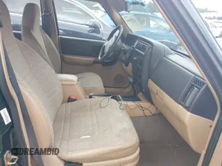 2000 Jeep Cherokee z VIN 1J4FT48S4YL265734, wystawiony jako IAAI lot #42556994 z przebiegiem 228 162 mil mil oraz . Historia ofert i sprzedaży dostępna na DreamBid. Obrazek 5.